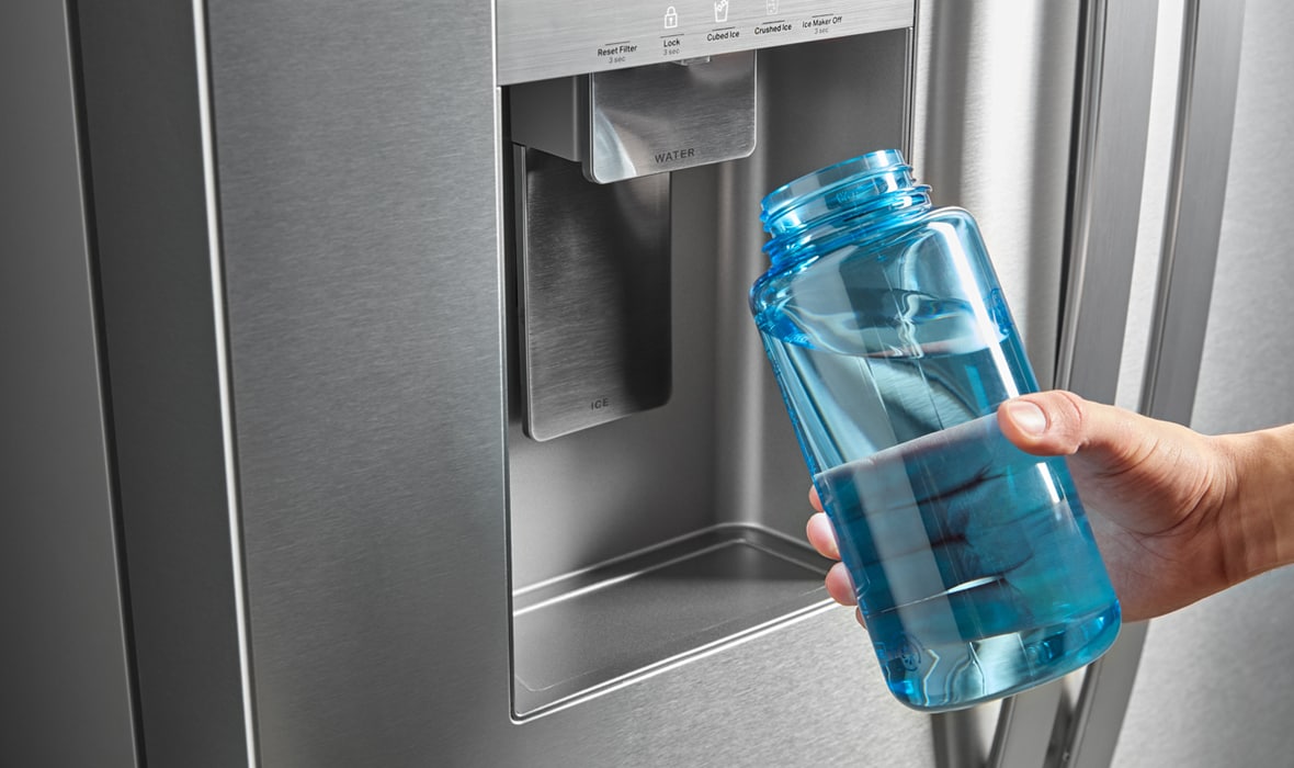 Dispensador de agua y hielo en la puerta
