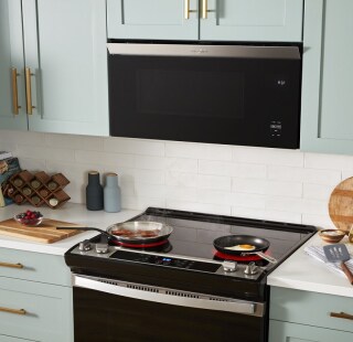 An over-the-range Whirlpool® Microwave above a Whirlpool® Range