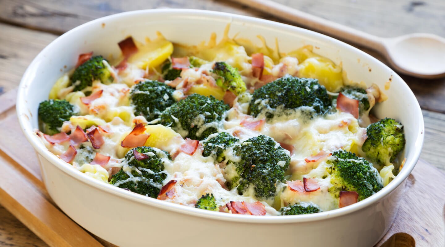 An au gratin dish with broccoli and ham in it