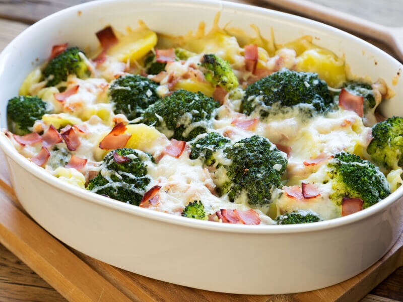 An au gratin dish with broccoli and ham in it
