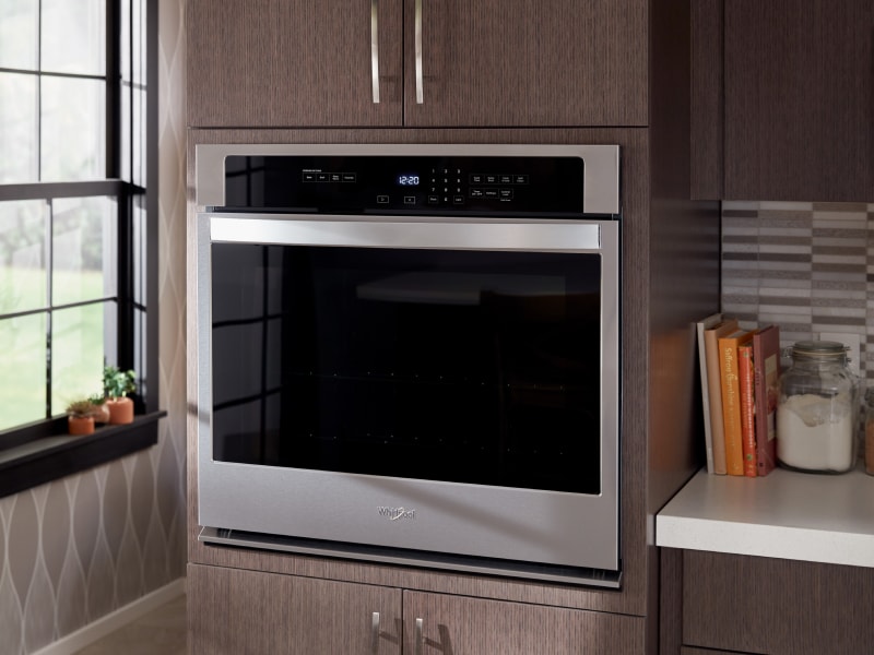 Stainless steel Whirlpool® wall oven Stainless steel Whirlpool® wall oven