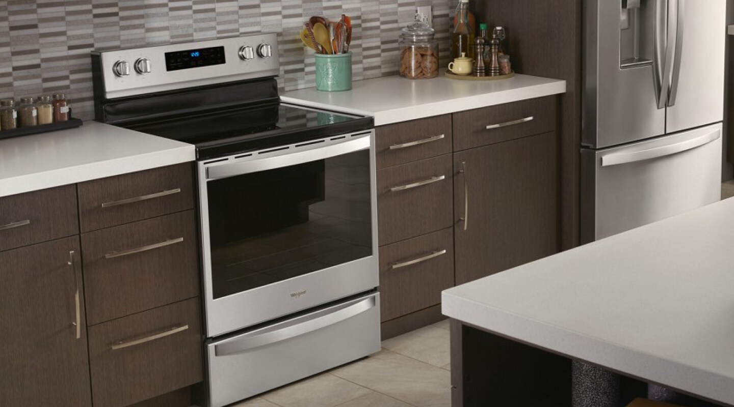 Whirlpool® range with electric cooktop