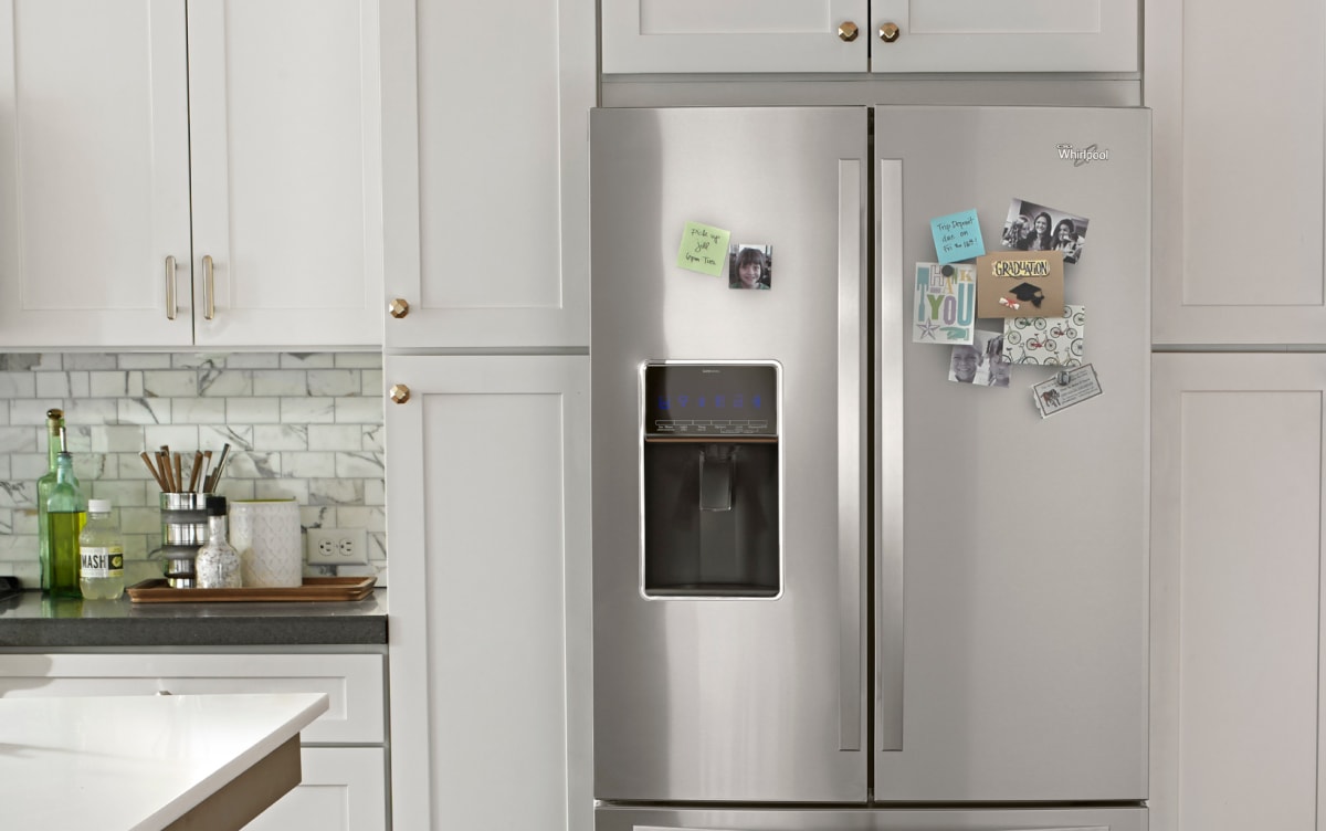 https://www.whirlpool.com/content/dam/business-unit/whirlpoolv2/en-us/marketing-content/site-assets/page-content/oc-articles/do-magnets-stick-to-stainless-steel-appliances/Magnets-Stainless-Steel-Thumbnail.jpg