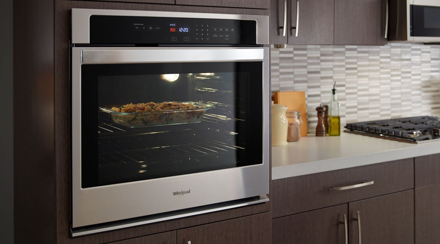 Food cooking inside a Whirlpool® single wall oven Food cooking inside a Whirlpool® single wall oven