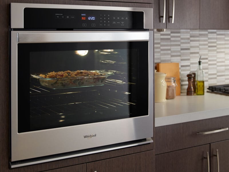 Food cooking inside a Whirlpool® single wall oven Food cooking inside a Whirlpool® single wall oven