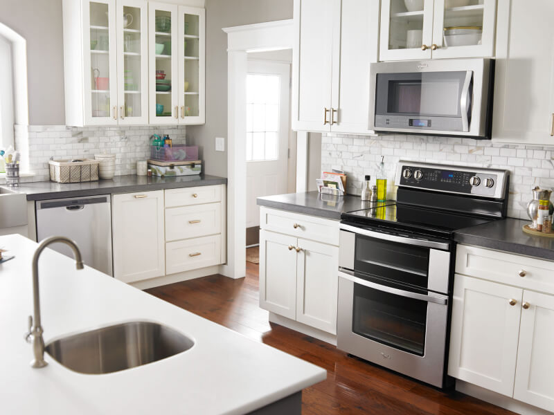 Stainless steel Whirlpool® double oven range inside a bright kitchen Stainless steel Whirlpool® double oven range inside a bright kitchen