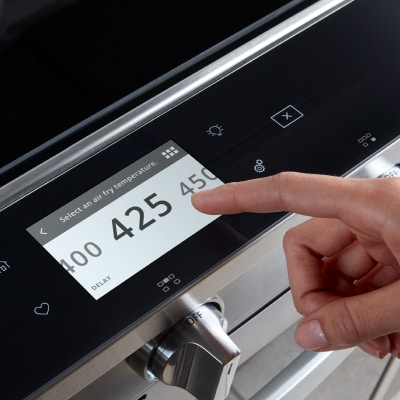 The temperature is being set to 425 degrees