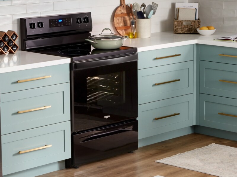 A Whirlpool® oven with Air Fry Mode in a modern kitchen. A Whirlpool® oven with Air Fry Mode in a modern kitchen.