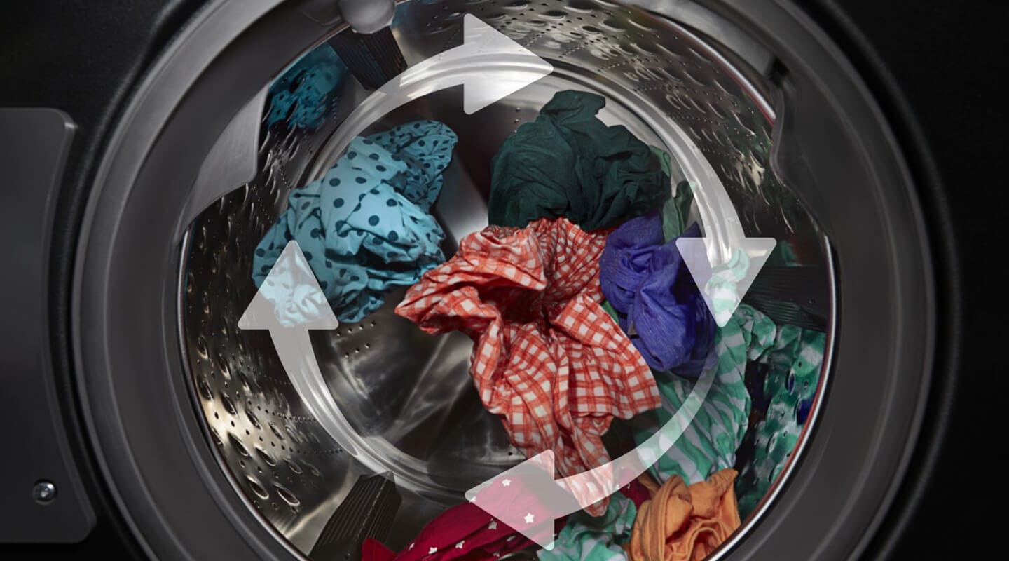 Illustrated photo showing how clothes move in a washer drum Illustrated photo showing how clothes move in a washer drum