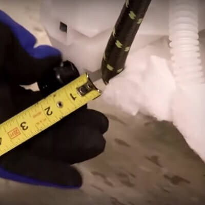 A close up of a tape measure