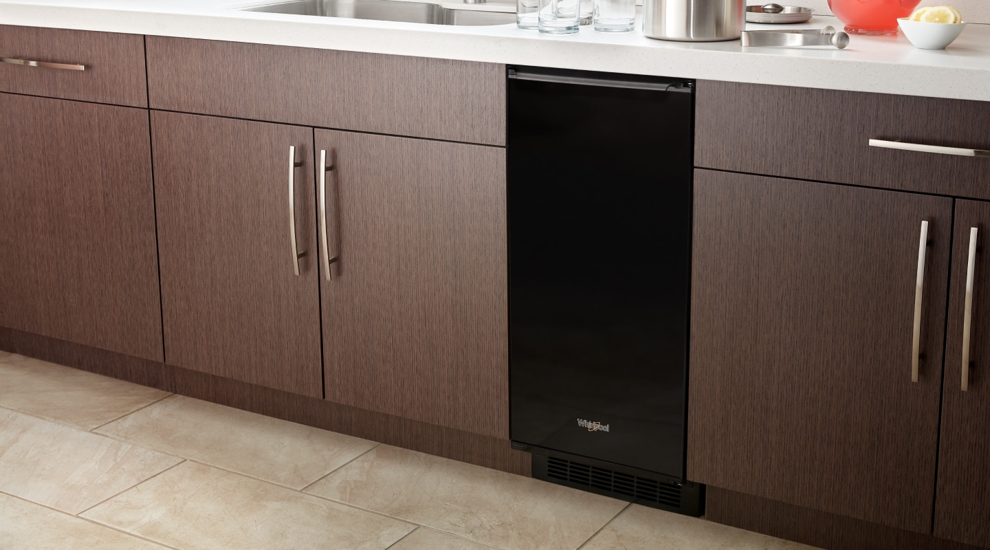 Black Whirlpool® built-in icemaker Black Whirlpool® built-in icemaker
