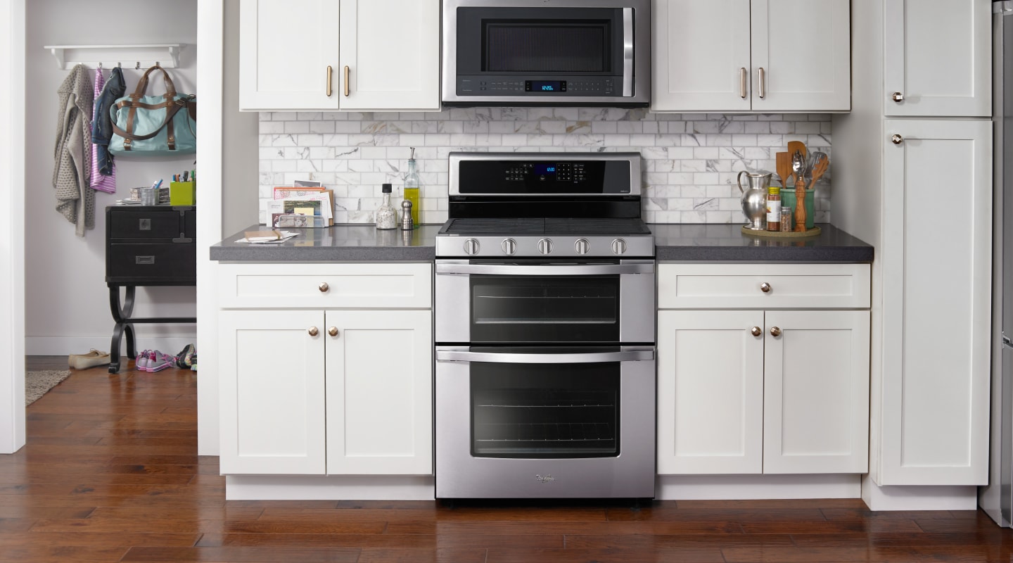 Stainless steel Whirlpool® electric range with double oven Stainless steel Whirlpool® electric range with double oven