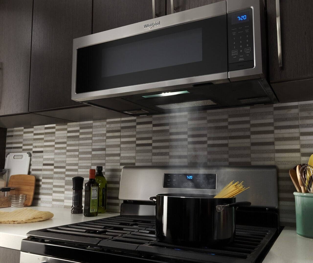 Microwave range hood combo venting steam from stovetop Microwave range hood combo venting steam from stovetop