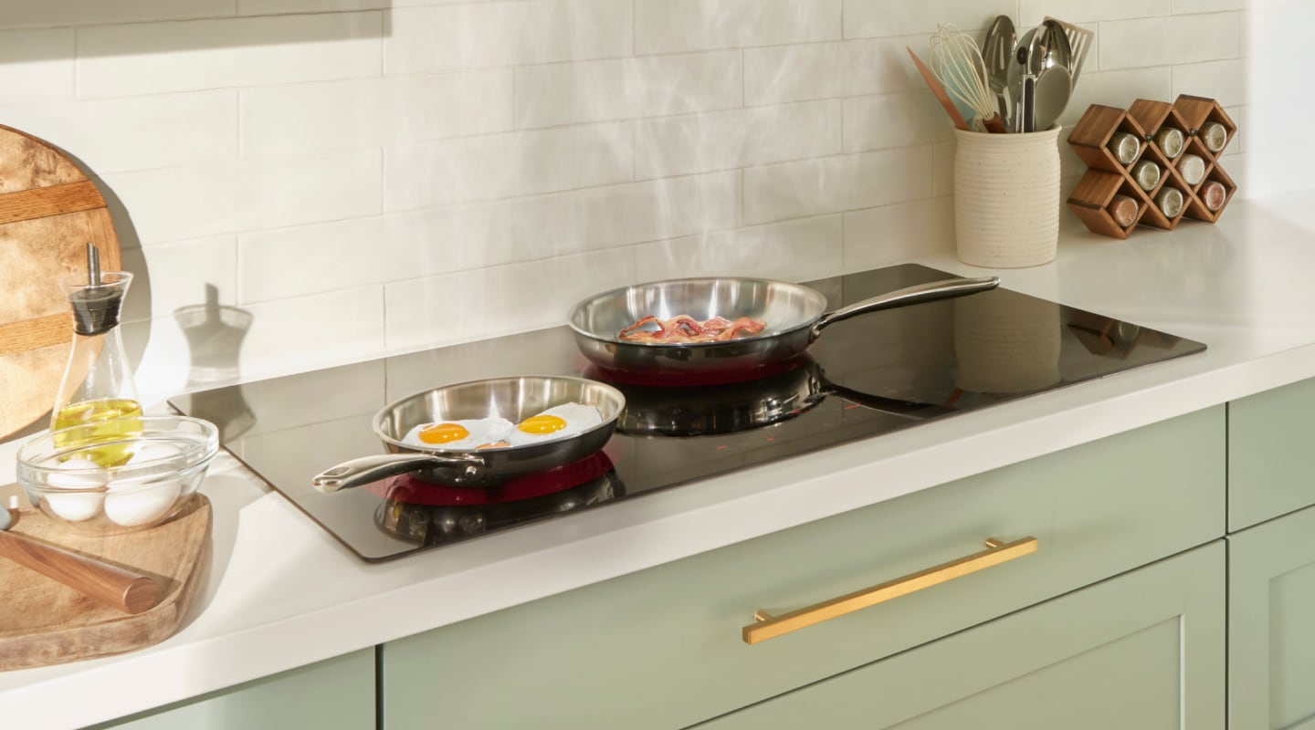 Pans with food in them on Whirlpool® cooktop Pans with food in them on Whirlpool® cooktop