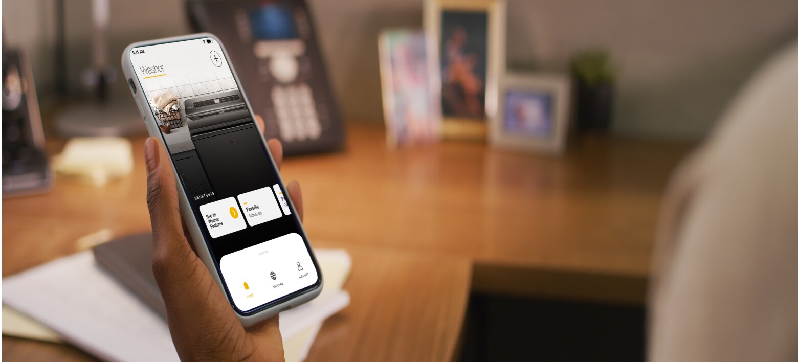 Smartphone with Whirlpool® app Smartphone with Whirlpool® app