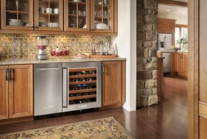Fully Flush Installation with Articulating Hinge