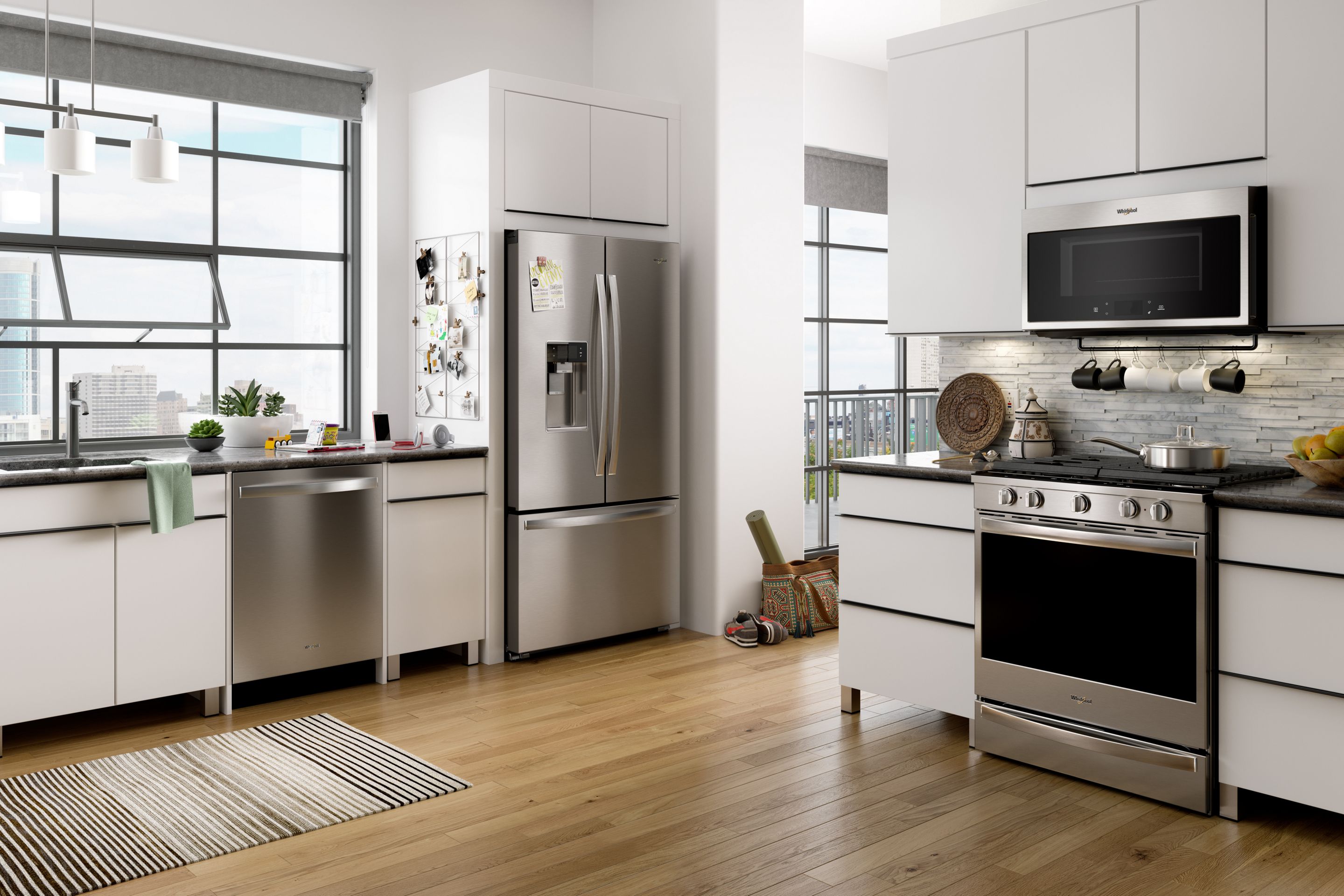 Fingerprint-resistant stainless steel appliance finishes keep your kitchen easy to clean.