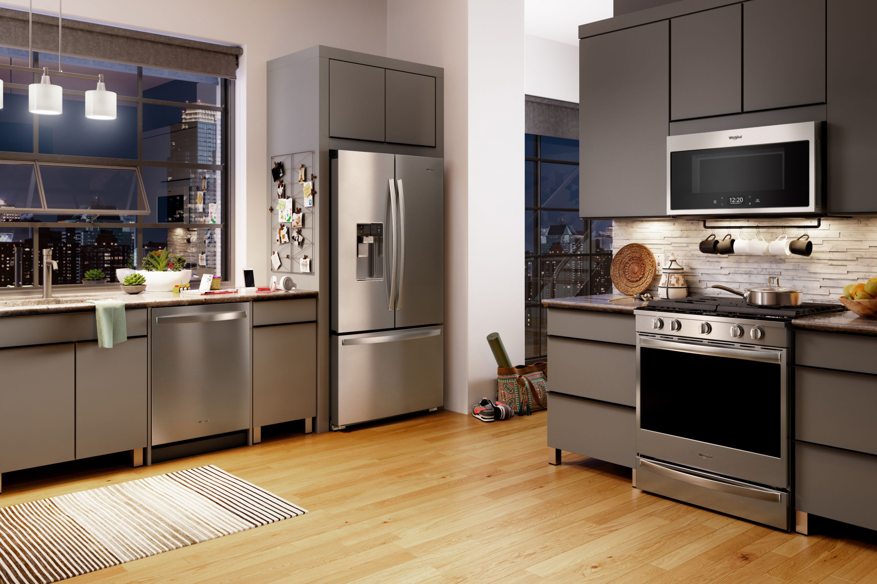 Fingerprint-resistant stainless steel appliance finishes keep your kitchen easy to clean.