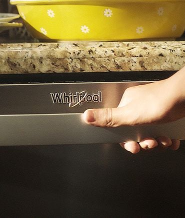 Clean up microwaves in one fell swoop with the CleanRelease® non-stick interior.