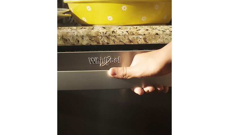 Clean up microwaves in one fell swoop with the CleanRelease® non-stick interior.