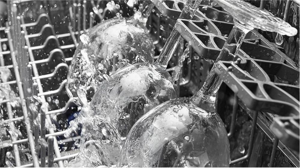 Discover the efficient cleaning power of dishwashers from Whirlpool.