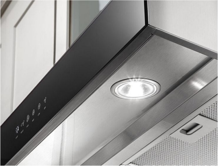 Choisissez les hottes de cuisinières Whirlpool avec un éclairage de surface à DEL pour bénéficier d’une plus grande visibilité lorsque vous cuisinez.