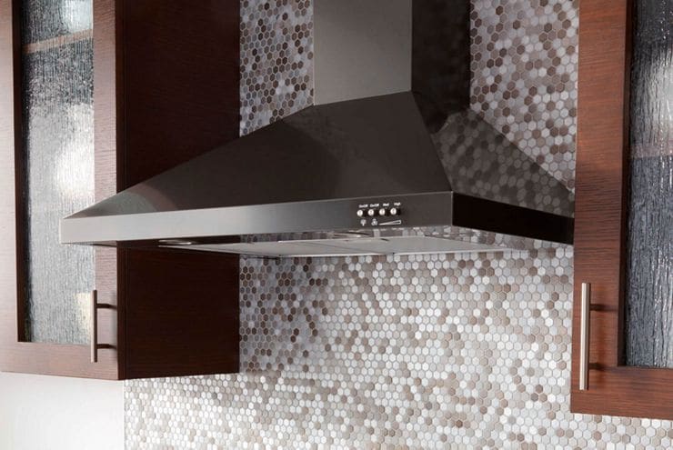 Rafraîchissez l'air en silence grâce aux hottes de cuisine Whirlpool.