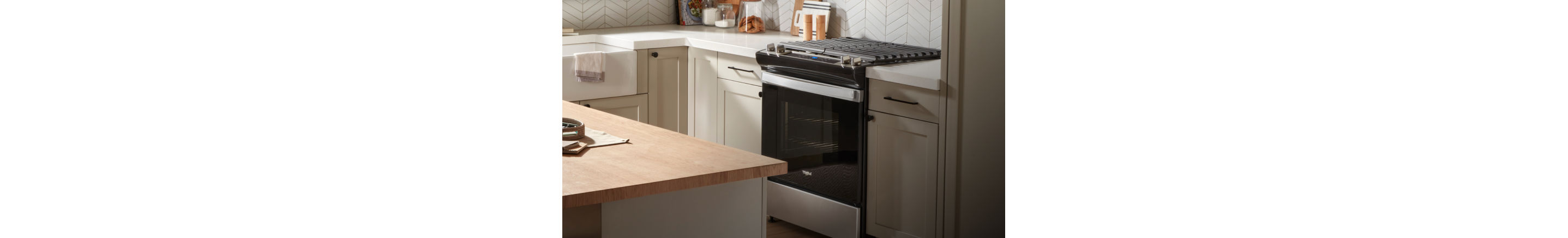 A Whirlpool® Range in a modern kitchen