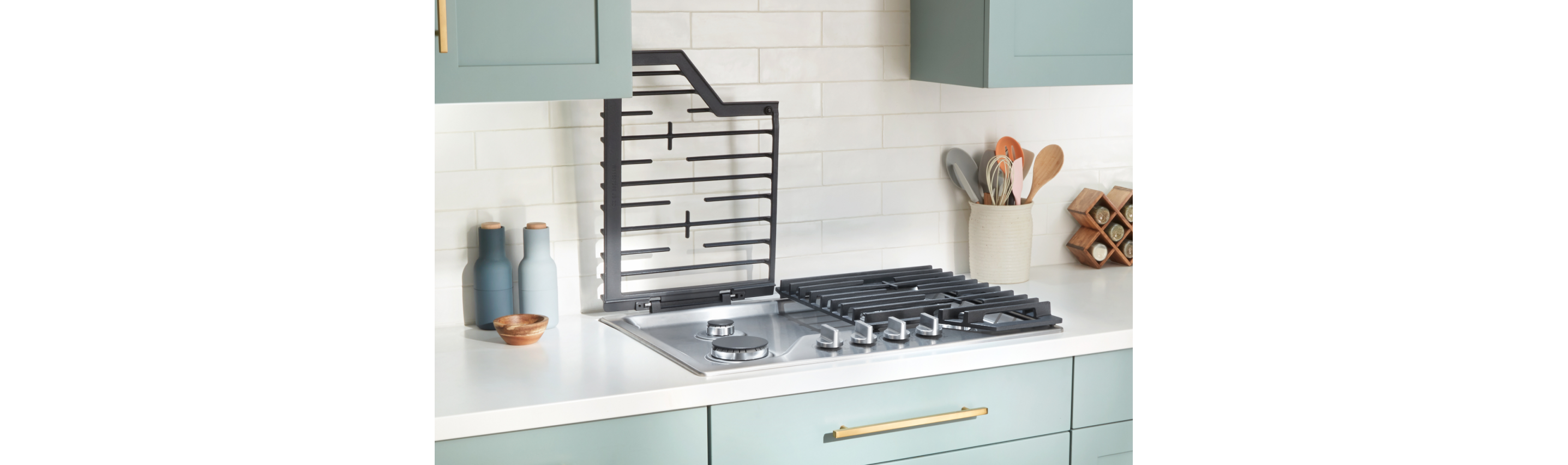 EZ-2-Lift™ Grate lifted up and holding in place at the back of the cooktop