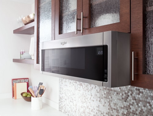 Avec les fours à micro-ondes à convection Whirlpool, faites plus que simplement chauffer les restes.