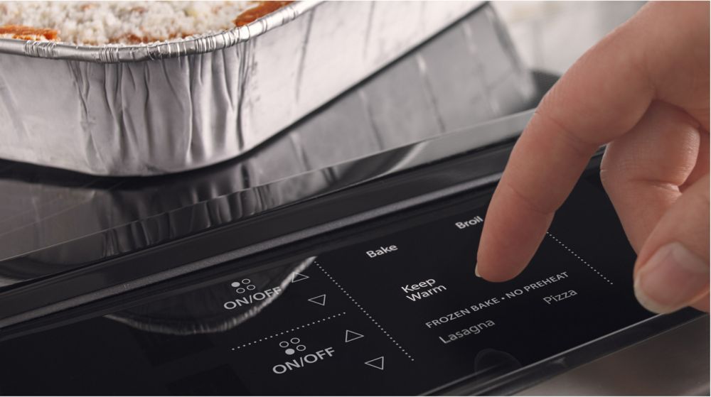 Gagnez du temps avec des fonctions de cuisinière telles que la technologie Frozen Bake™.