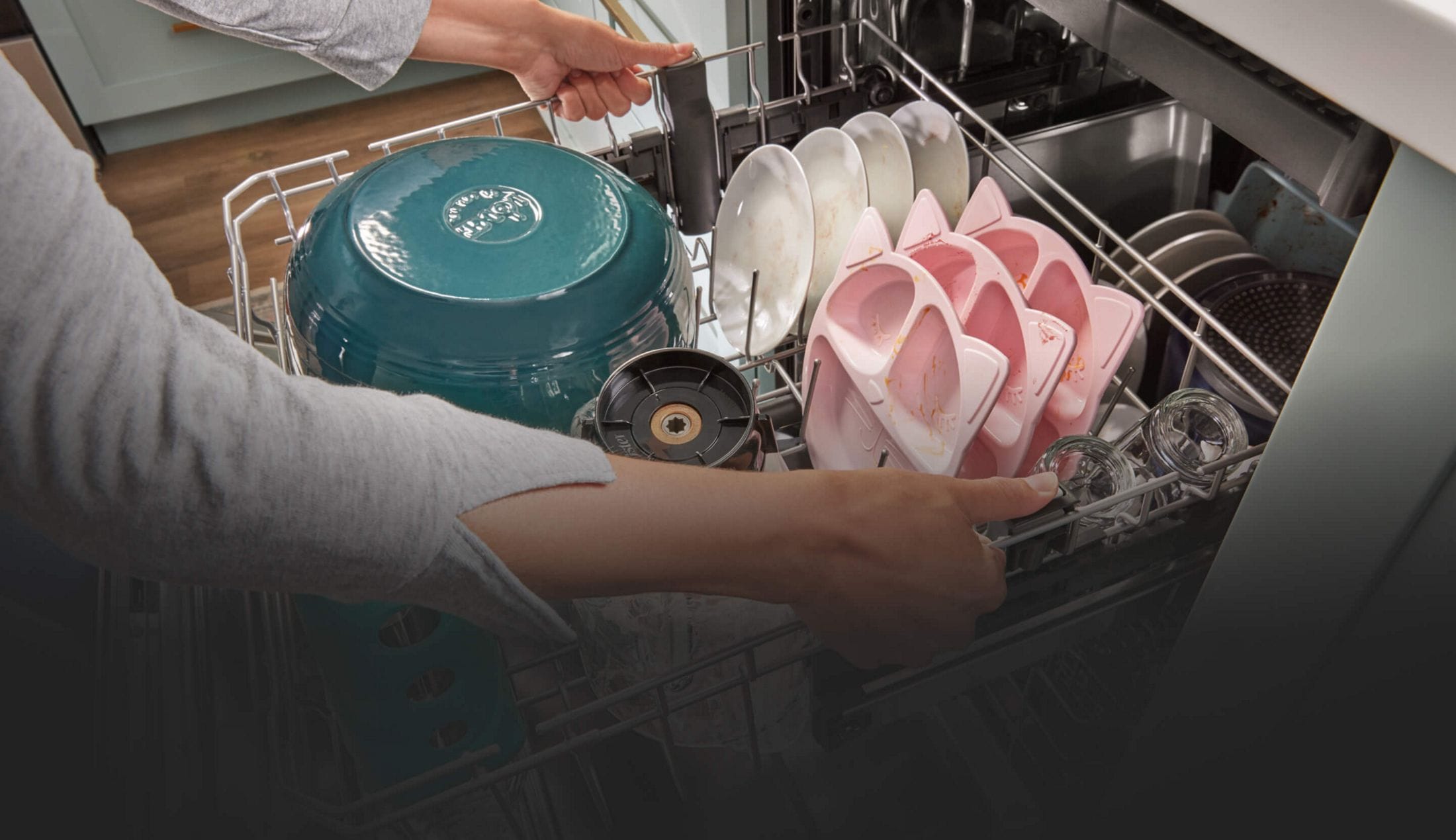 Abaissez ou soulevez le deuxième panier pour faire de la place aux articles hauts