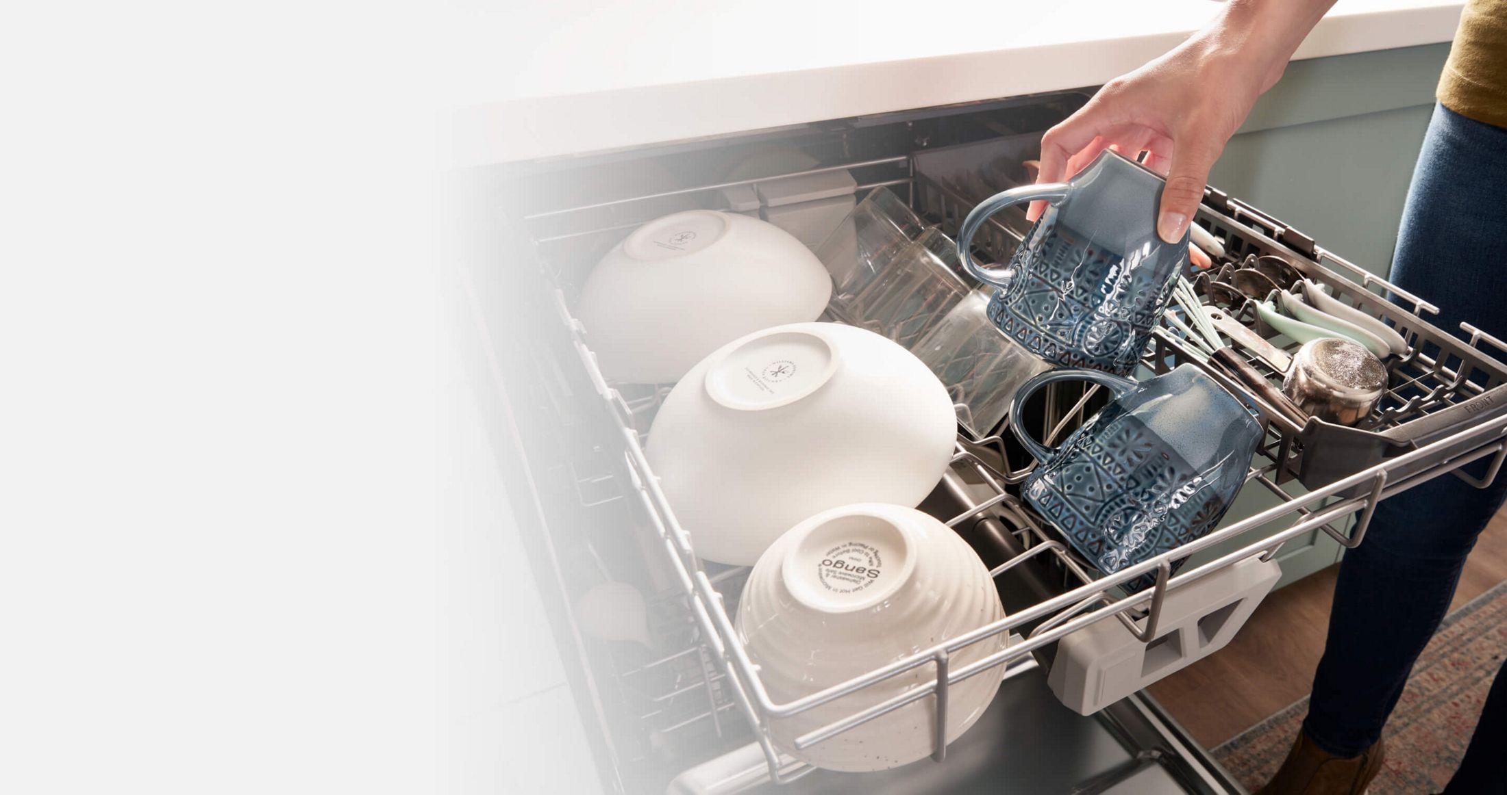 Lave-vaisselle à troisième panier de grande capacité de Whirlpool