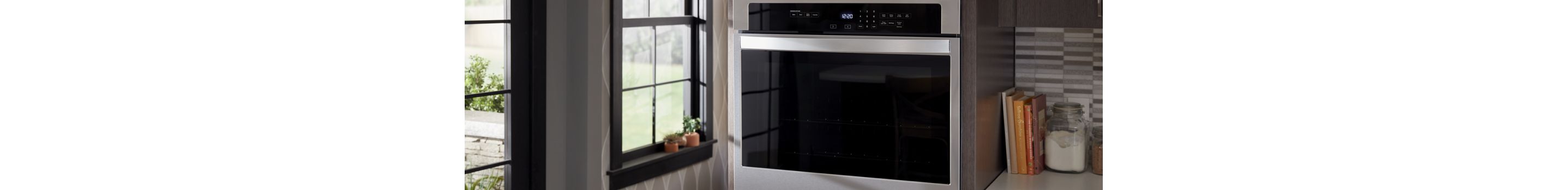 A Whirlpool® Single Wall Oven