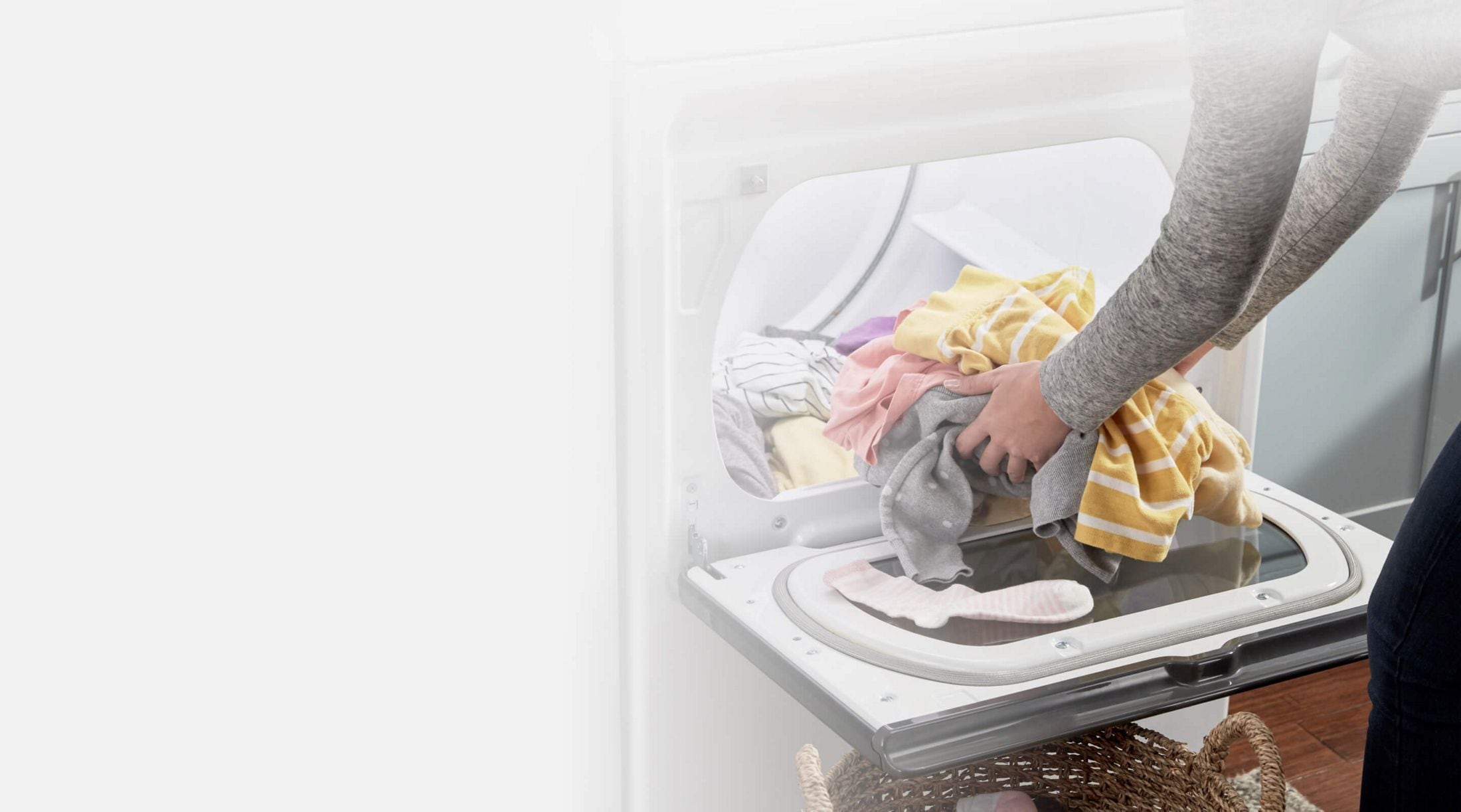 Reducing static cling