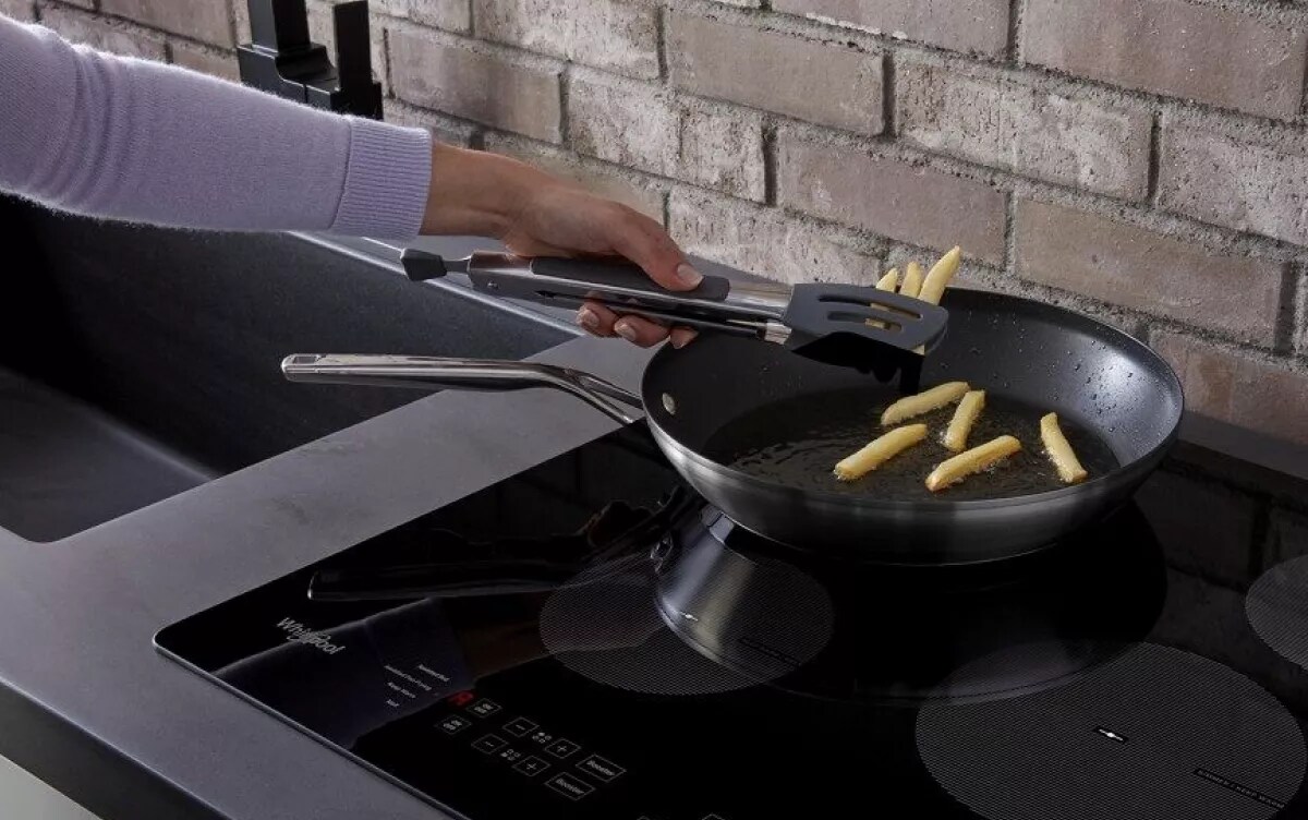 Can an iron skillet be store used on a glass cooktop