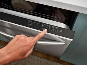 Whirlpool dishwasher gold series not cleaning top
