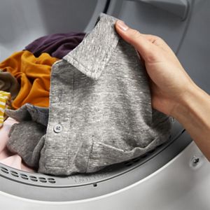 How to Get Oil & Grease Out of Clothes