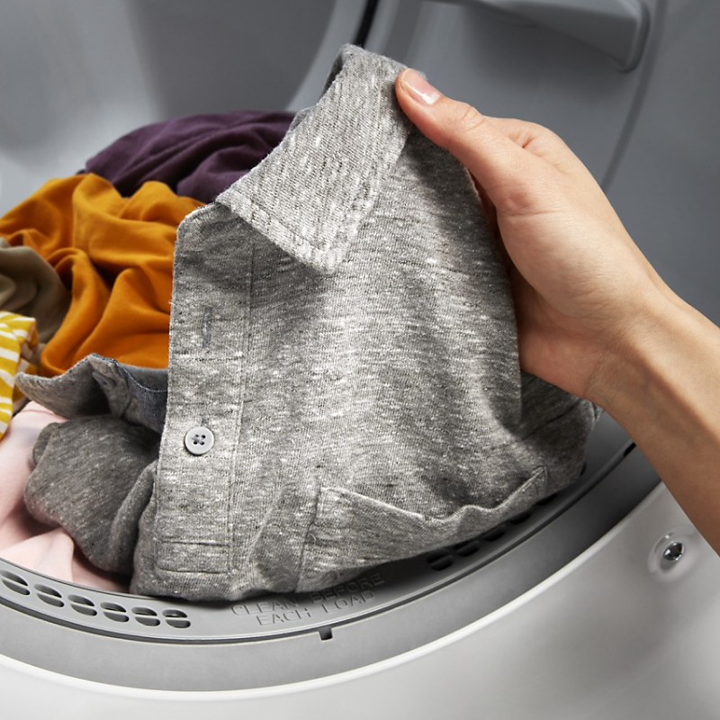 How to Get Oil & Grease Out of Clothes