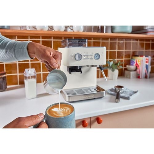 Kitchenaid Coffee machine 5KES6551EPL Porcelain White Lifestyle Detail