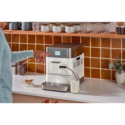 Kitchenaid Coffee machine 5KES8556EPL Porcelain White Lifestyle Detail