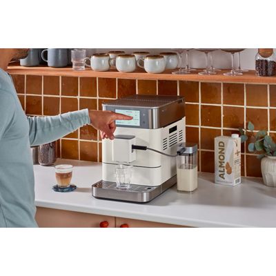 Kitchenaid Coffee machine 5KES8558EPL Porcelain White Lifestyle Detail