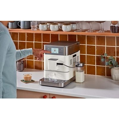 Kitchenaid Coffee machine 5KES8557BPL Porcelain White Lifestyle Detail