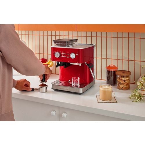 Kitchenaid Coffee machine 5KES6551ECA Liebesapfel-Rot Lifestyle Perspective