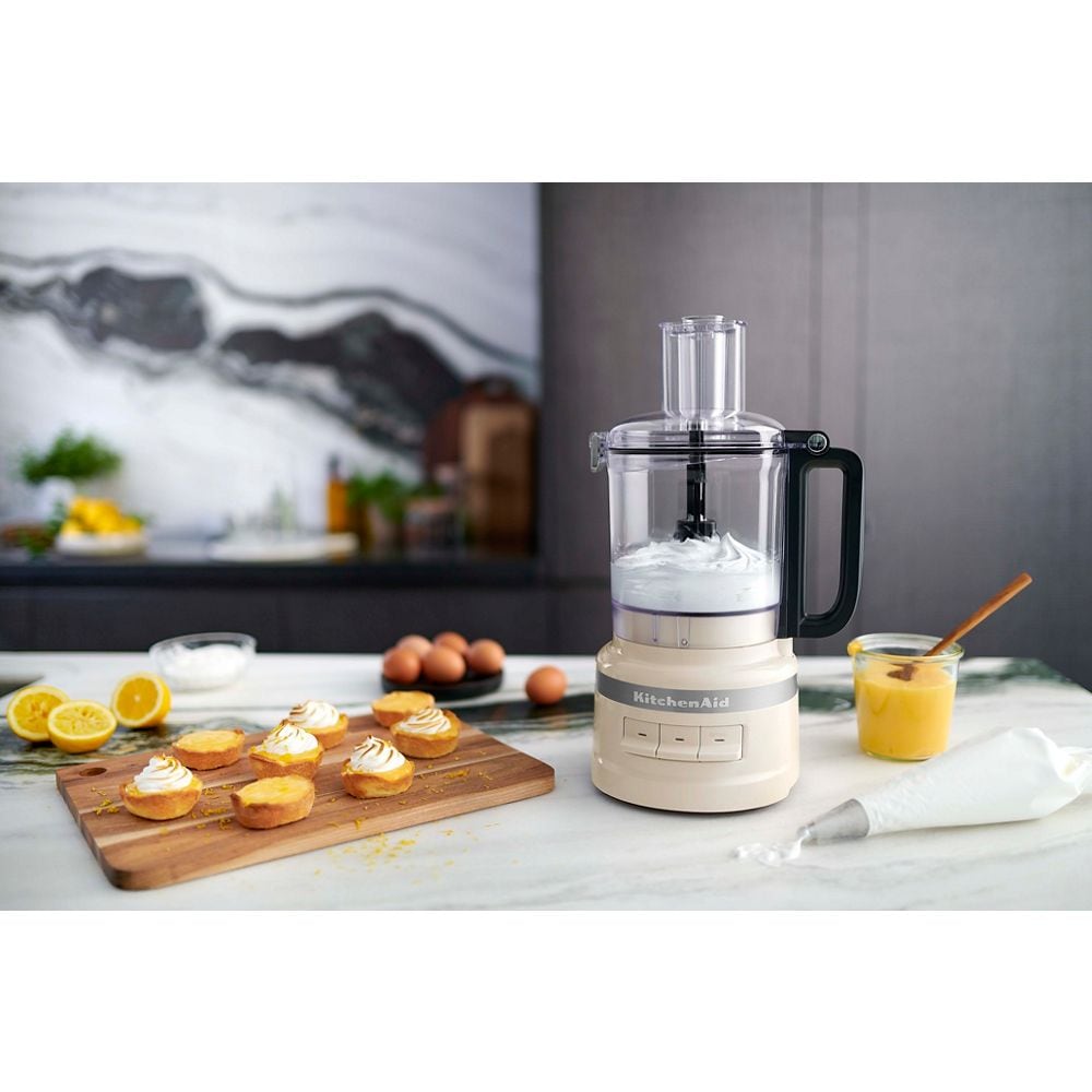Kitchenaid Food processor 5KFP0921BAC Almond Cream Lifestyle