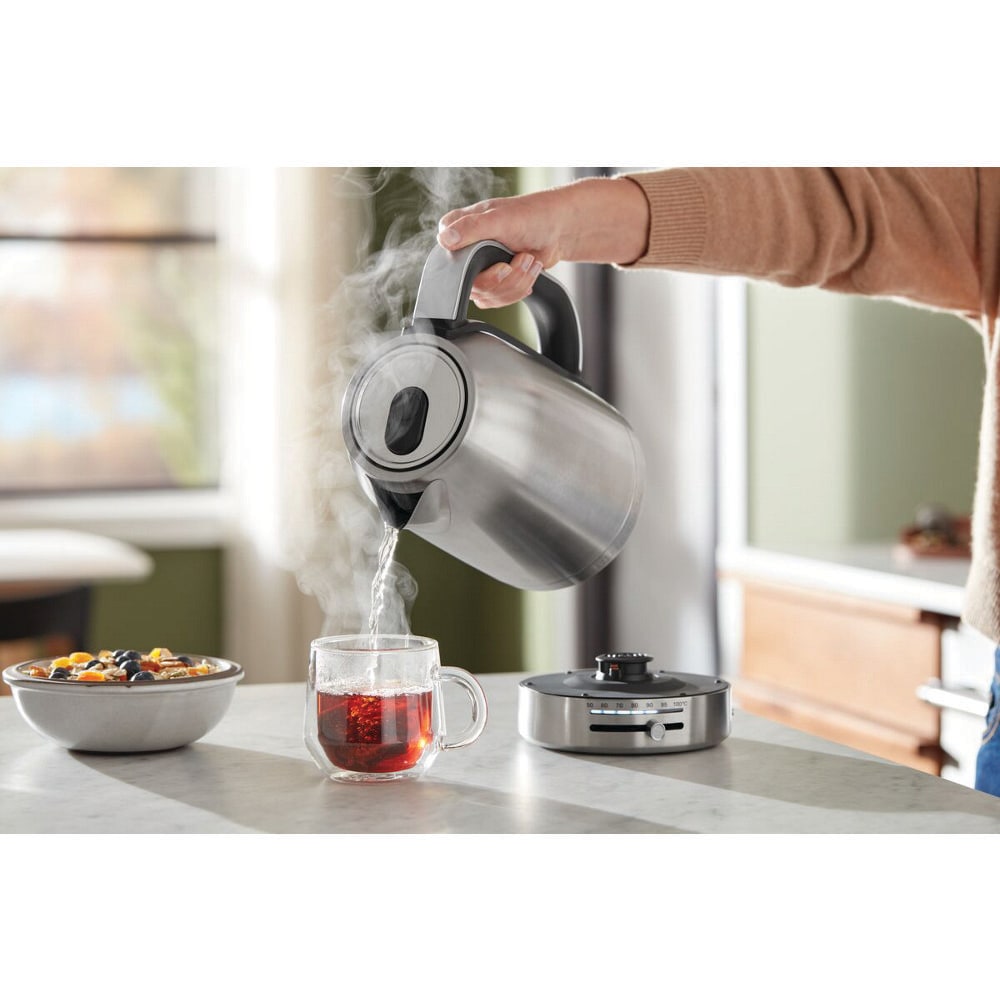 Kitchenaid Kettle 5KEK1701ESX Rustfri stål Lifestyle