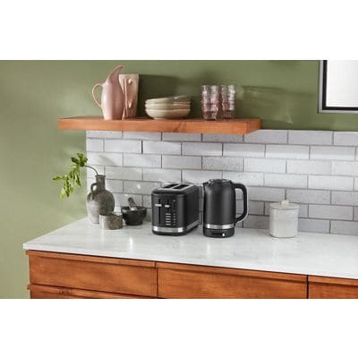 Kitchenaid Kettle 5KEK1701EBM Mat sort Lifestyle