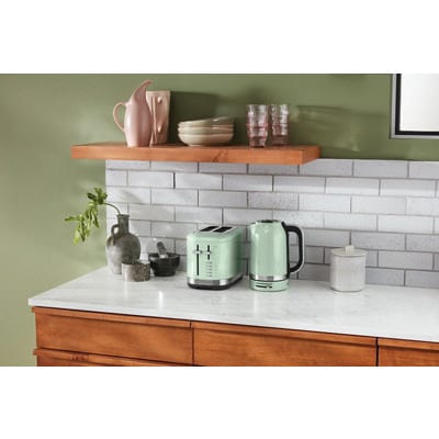 Kitchenaid Kettle 5KEK1701BPT Pistachio Lifestyle