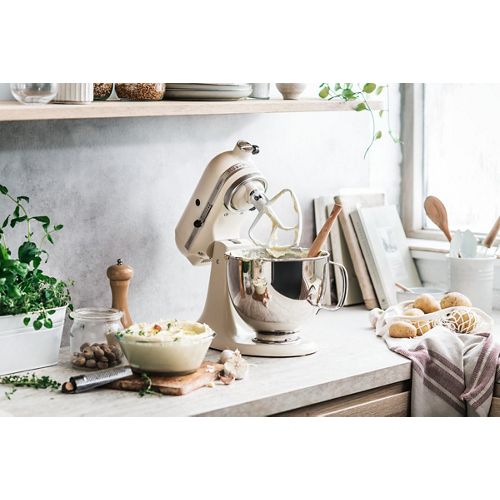 Kitchenaid Food processor 5KSM125BFL Fresh Linen Lifestyle