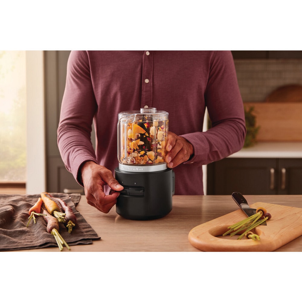 Kitchenaid Chopper 5KFCR531BM Matt schwarz Lifestyle